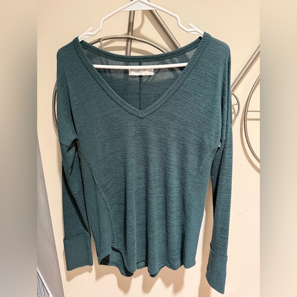Abercrombie & Fitch Green Long Sleeve Soft A&F Lightweight Sweater, Size S - Picture 1 of 4